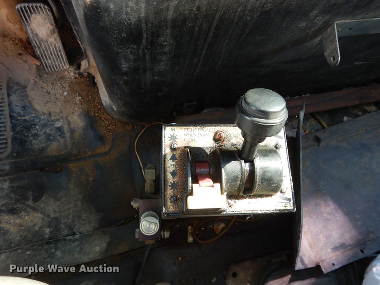 image for item DJ6689 1993 International 8200  dump truck