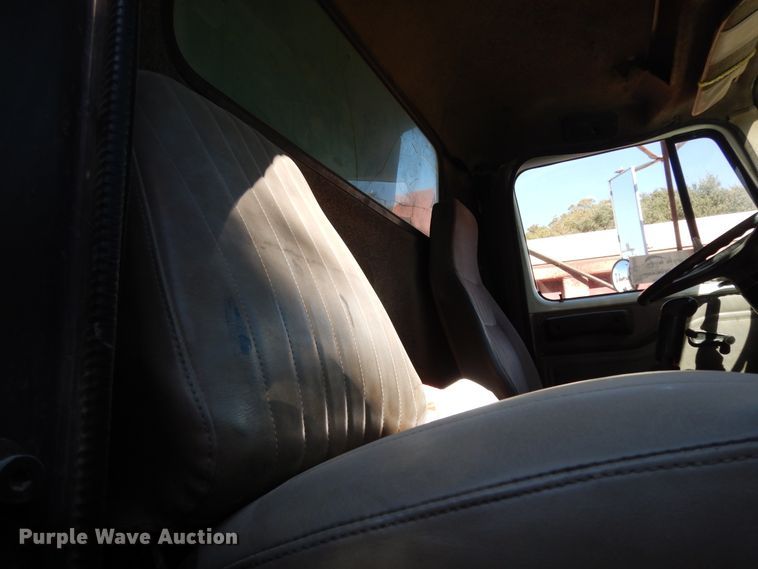 image for item DJ6689 1993 International 8200  dump truck