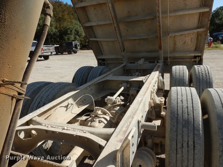 image for item DJ6689 1993 International 8200  dump truck