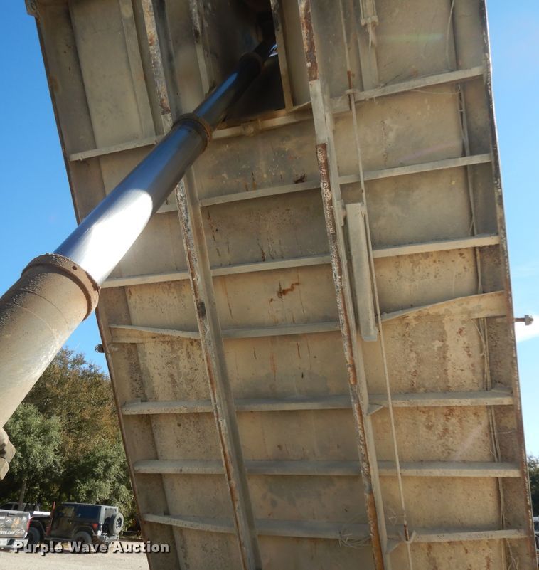 image for item DJ6689 1993 International 8200  dump truck