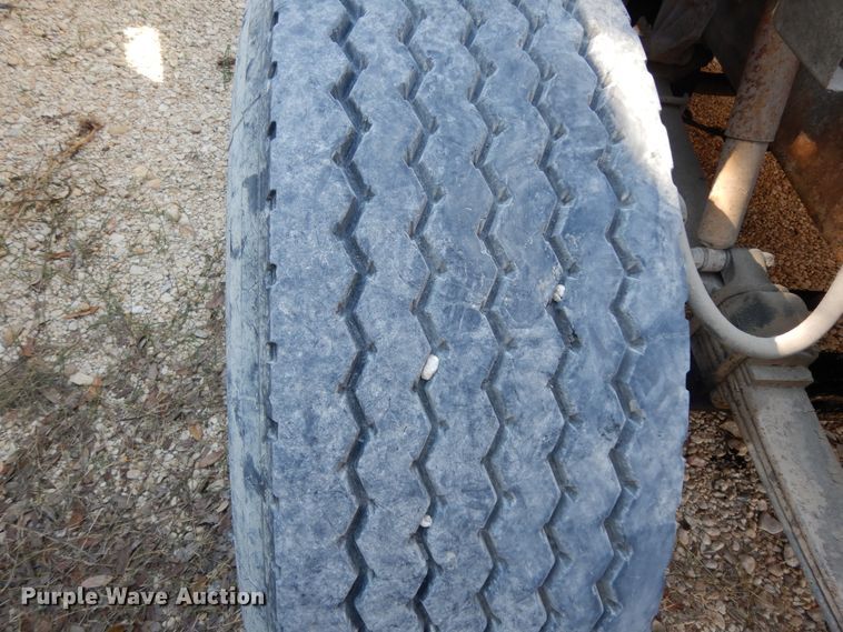 image for item DJ6689 1993 International 8200  dump truck