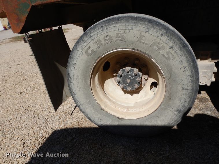 image for item DJ6689 1993 International 8200  dump truck