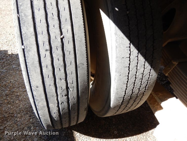 image for item DJ6689 1993 International 8200  dump truck