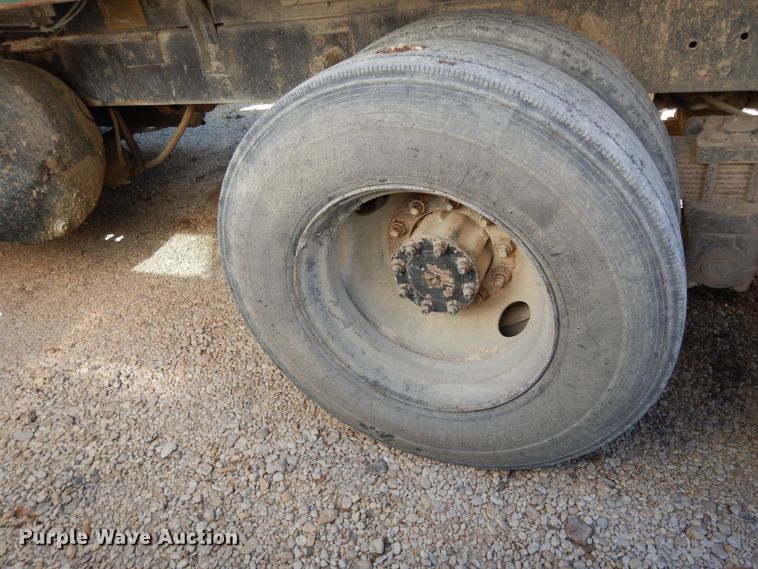 image for item DJ6689 1993 International 8200  dump truck