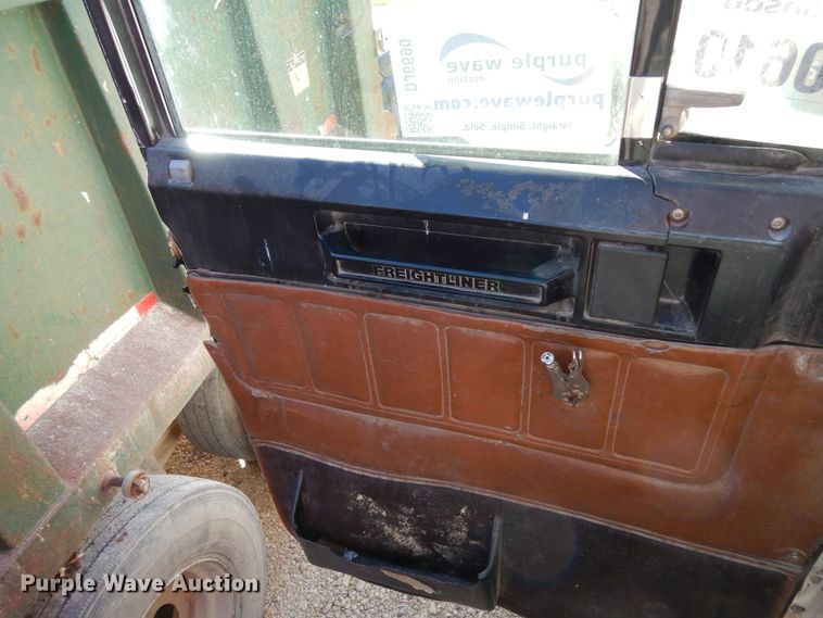 image for item DJ6690 1994 Freightliner FLD dump truck