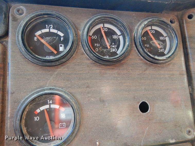 image for item DJ6690 1994 Freightliner FLD dump truck