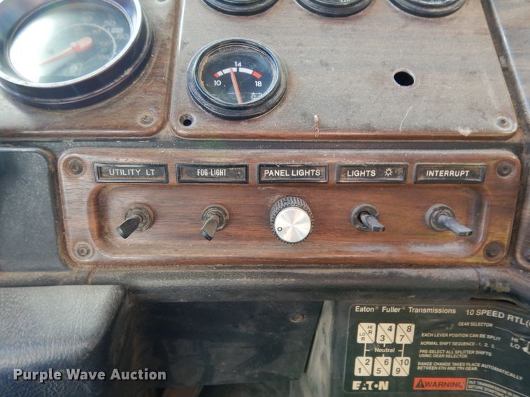 image for item DJ6690 1994 Freightliner FLD dump truck