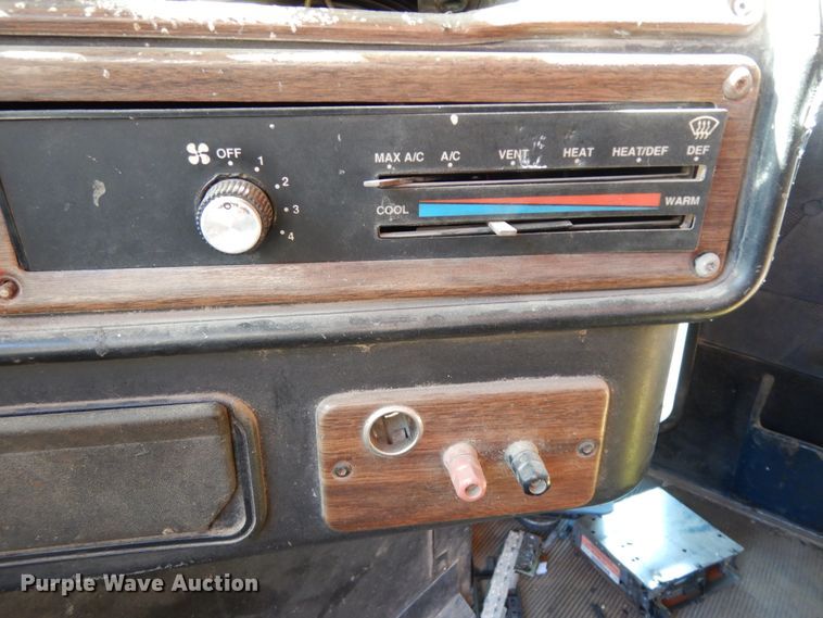 image for item DJ6690 1994 Freightliner FLD dump truck