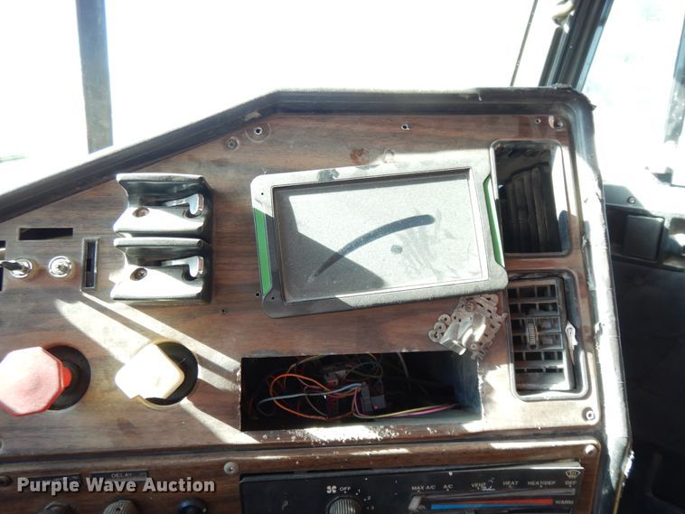 image for item DJ6690 1994 Freightliner FLD dump truck