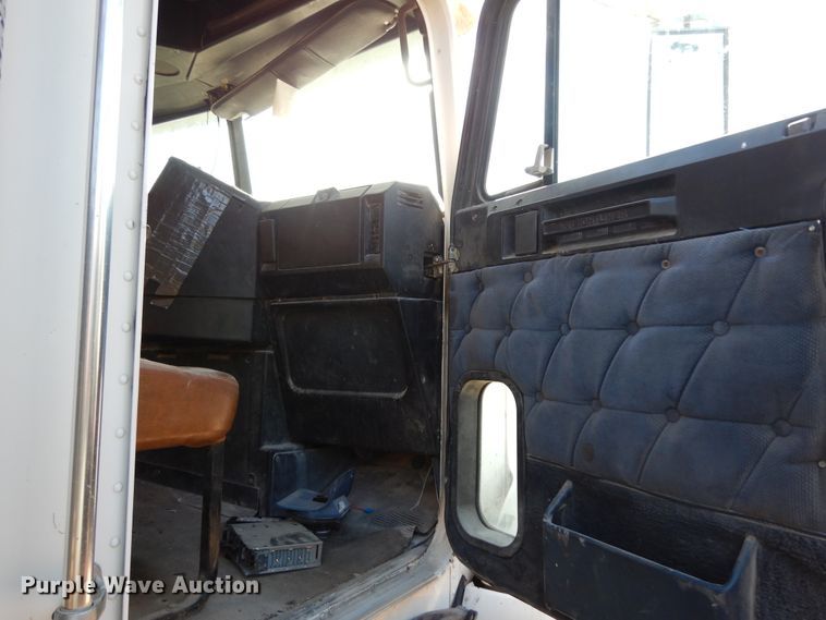 image for item DJ6690 1994 Freightliner FLD dump truck