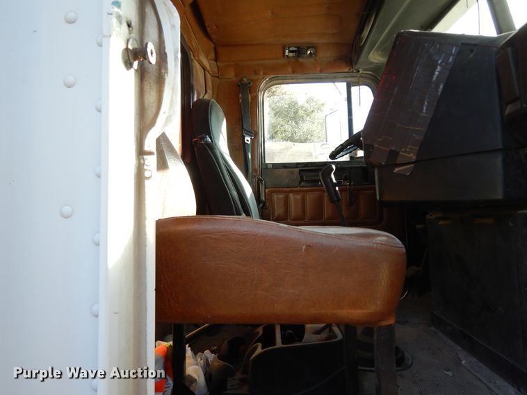 image for item DJ6690 1994 Freightliner FLD dump truck