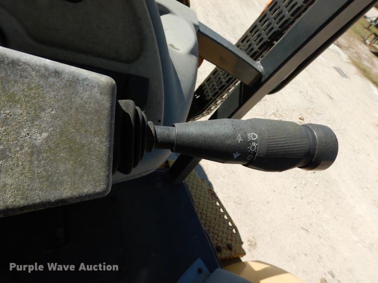 image for item DJ6692 2005 Komatsu WB140  backhoe