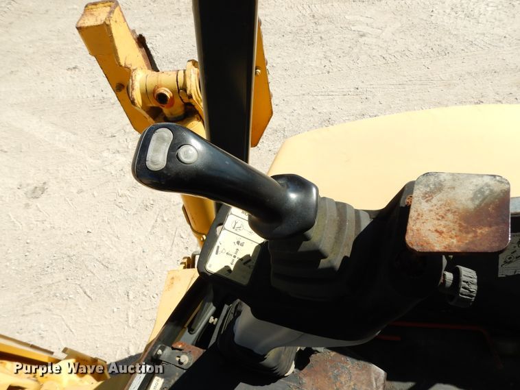 image for item DJ6692 2005 Komatsu WB140  backhoe