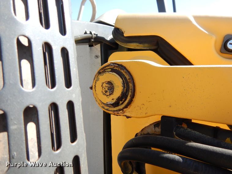 image for item DJ6692 2005 Komatsu WB140  backhoe