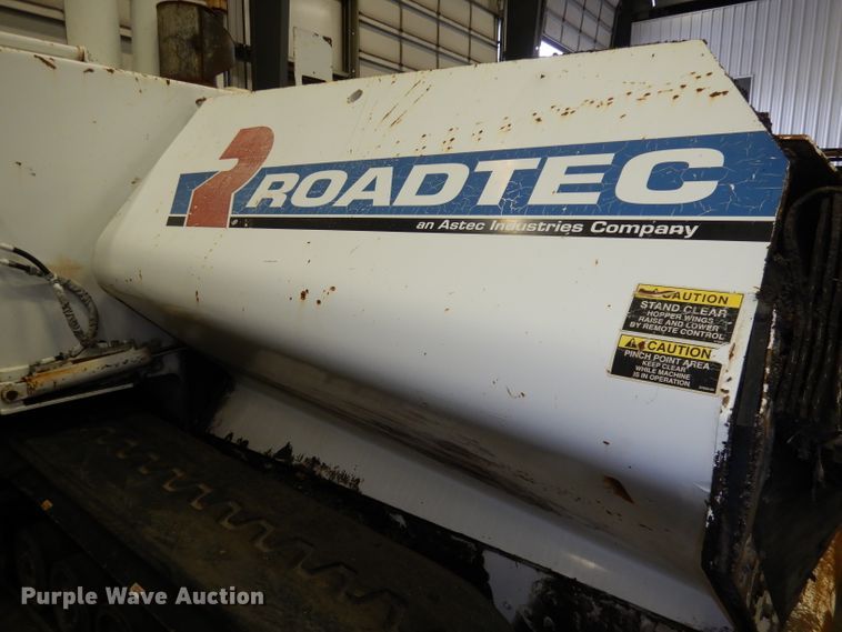 image for item DJ6905 2011 Roadtec RP195  paver