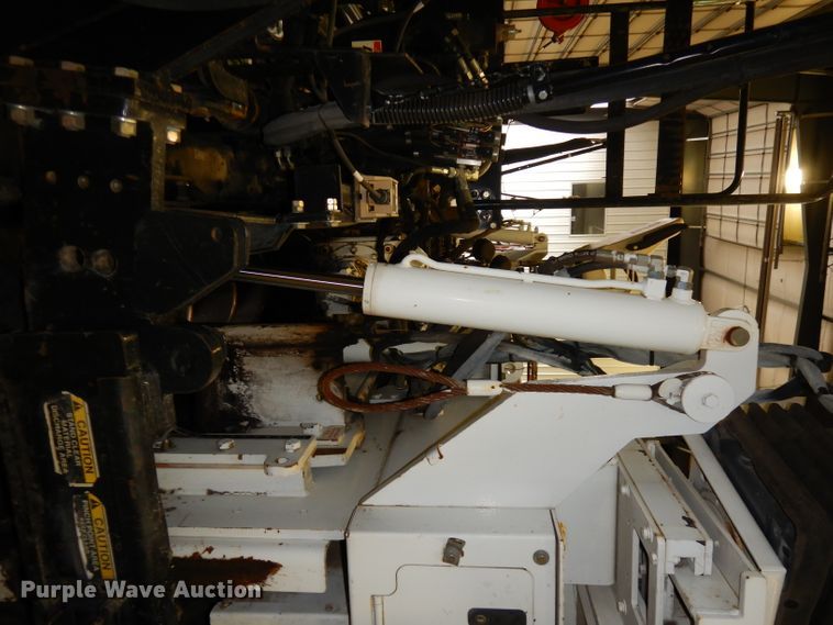 image for item DJ6905 2011 Roadtec RP195  paver