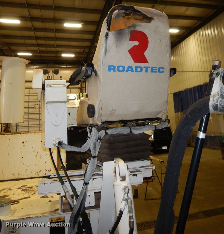 image for item DJ6905 2011 Roadtec RP195  paver