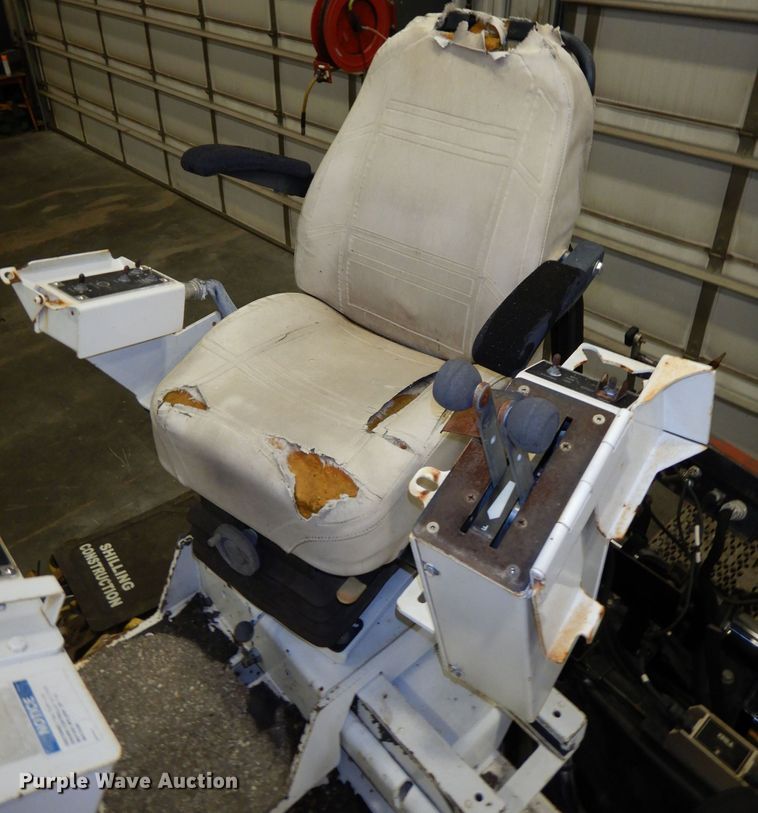 image for item DJ6905 2011 Roadtec RP195  paver