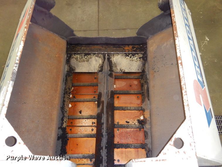 image for item DJ6905 2011 Roadtec RP195  paver