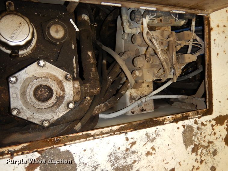 image for item DJ6905 2011 Roadtec RP195  paver