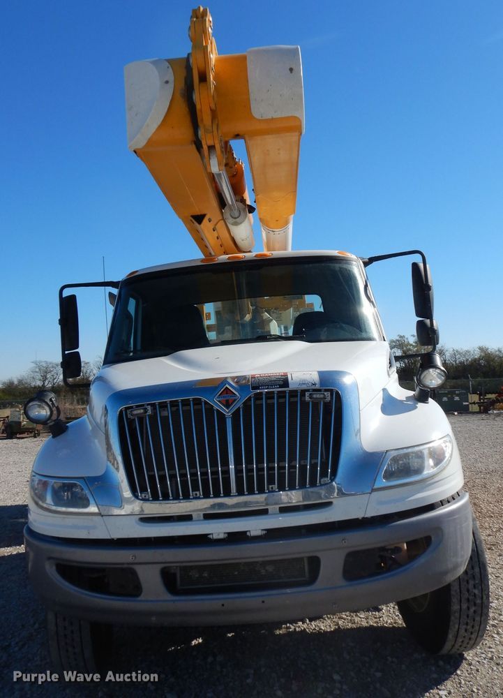 image for item DJ6922 2015 International 4400SBA  bucket truck