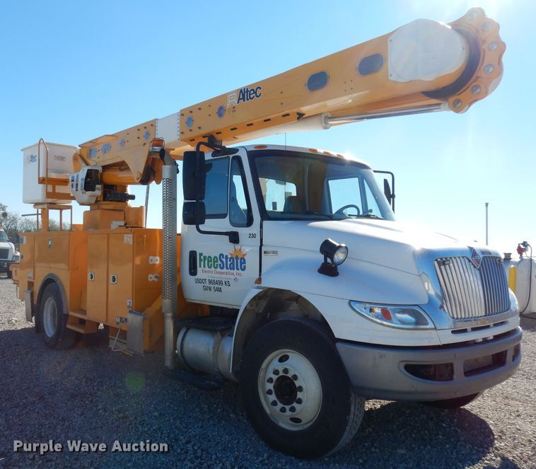 image for item DJ6922 2015 International 4400SBA  bucket truck