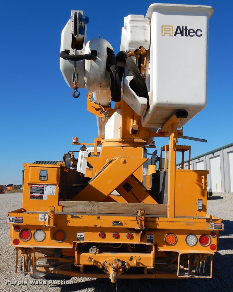 image for item DJ6922 2015 International 4400SBA  bucket truck