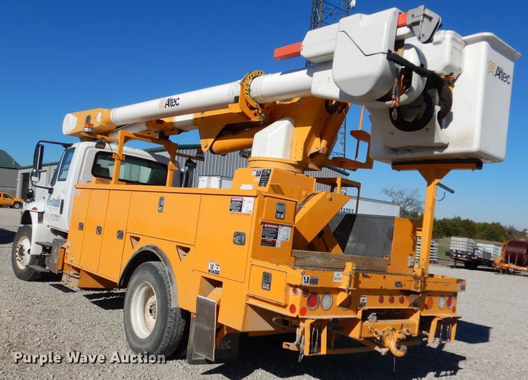 image for item DJ6922 2015 International 4400SBA  bucket truck