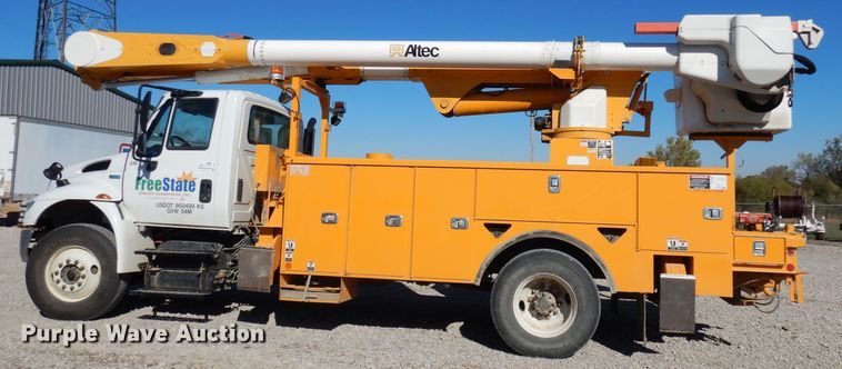 image for item DJ6922 2015 International 4400SBA  bucket truck