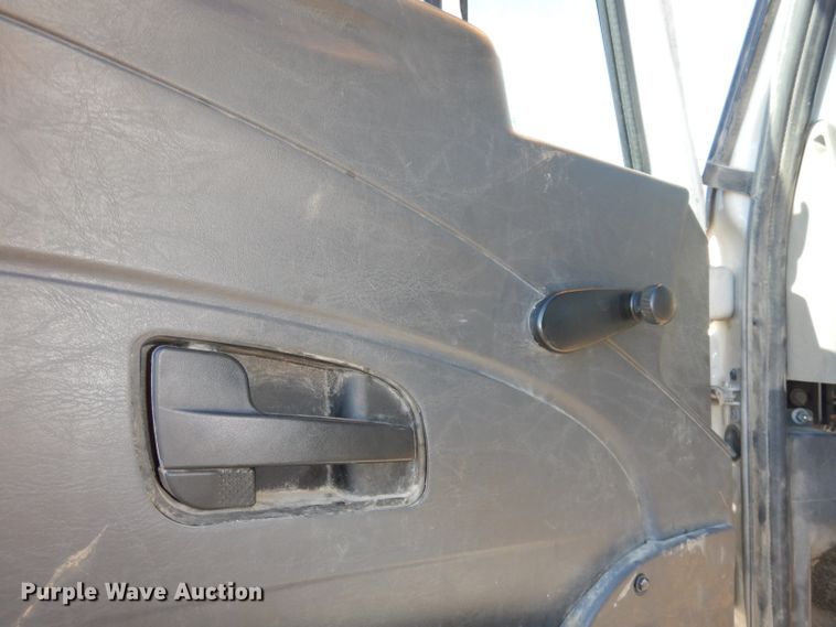 image for item DJ6922 2015 International 4400SBA  bucket truck