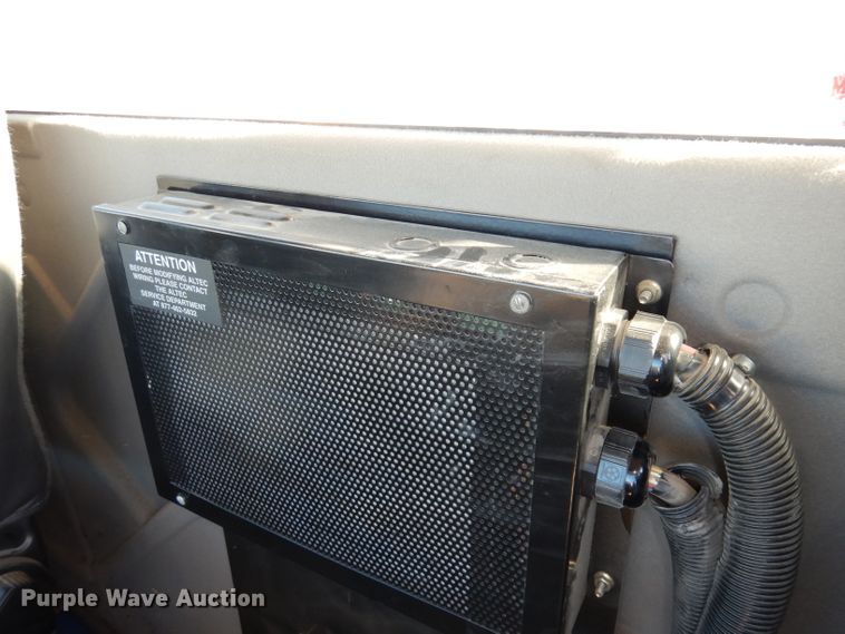 image for item DJ6922 2015 International 4400SBA  bucket truck