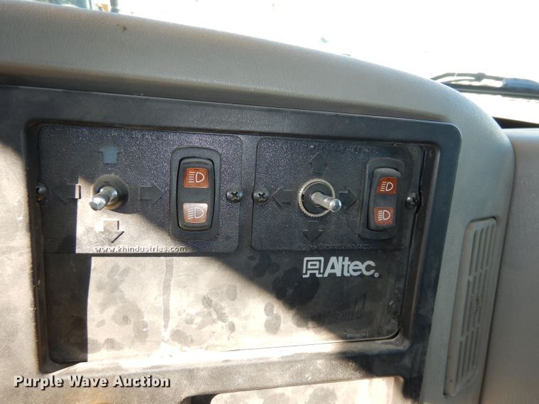 image for item DJ6922 2015 International 4400SBA  bucket truck