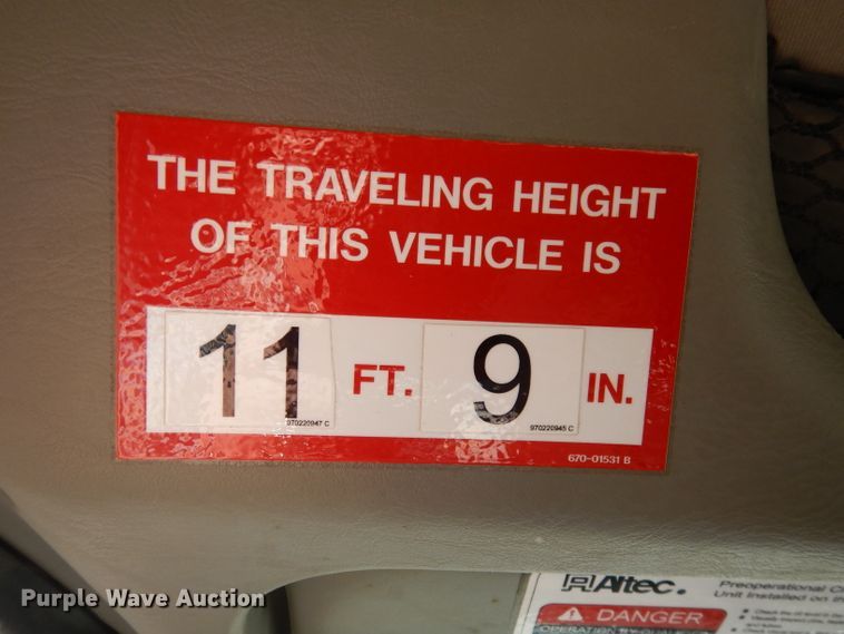 image for item DJ6922 2015 International 4400SBA  bucket truck