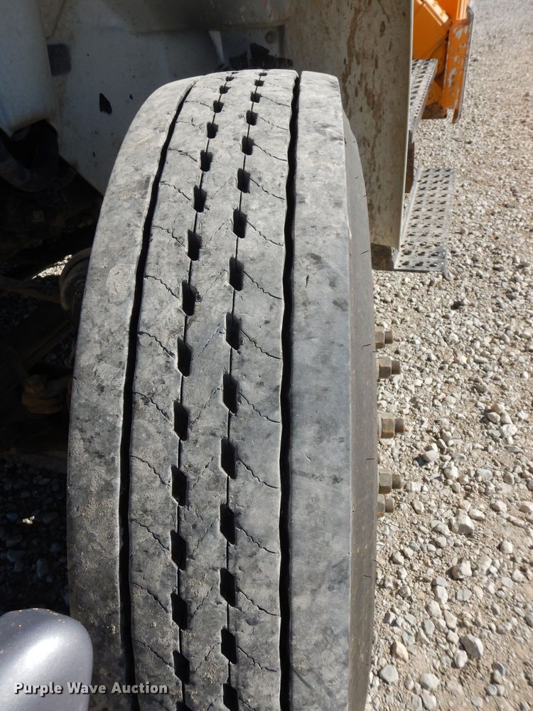 image for item DJ6922 2015 International 4400SBA  bucket truck