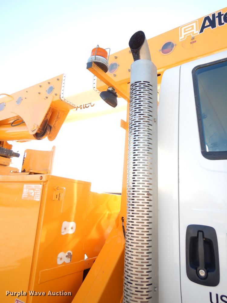 image for item DJ6922 2015 International 4400SBA  bucket truck