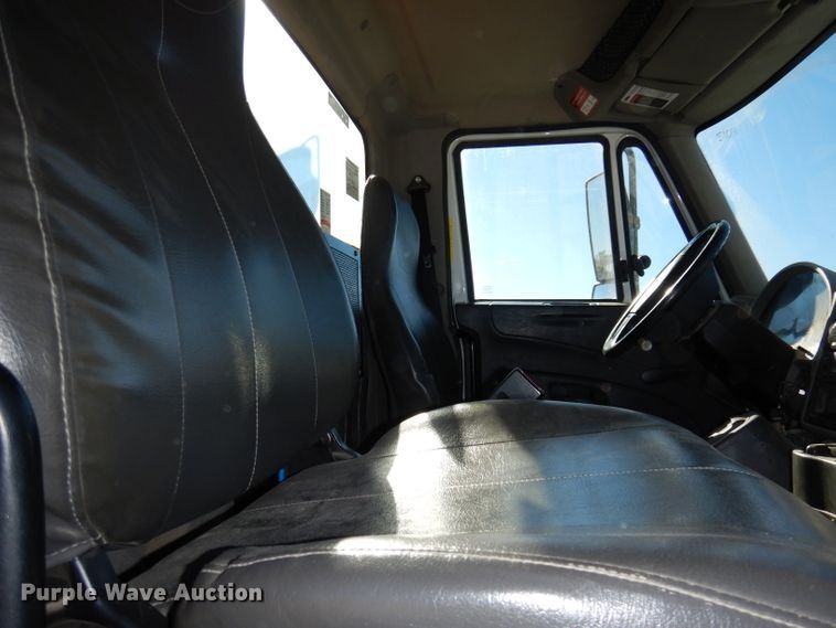 image for item DJ6922 2015 International 4400SBA  bucket truck