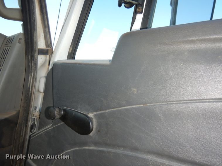 image for item DJ6922 2015 International 4400SBA  bucket truck