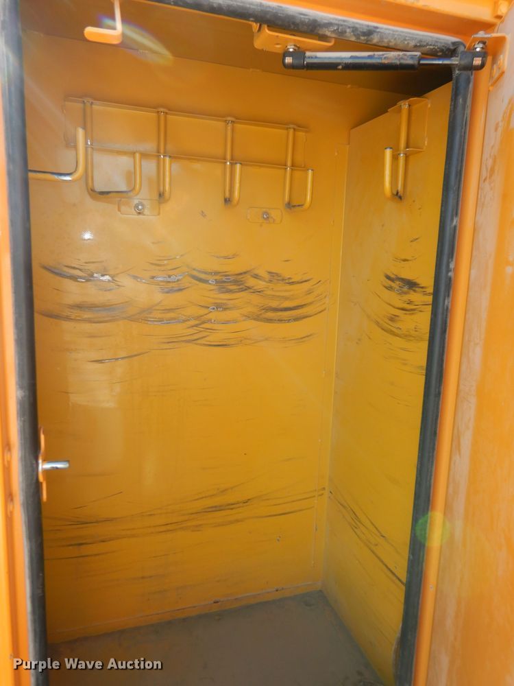 image for item DJ6922 2015 International 4400SBA  bucket truck