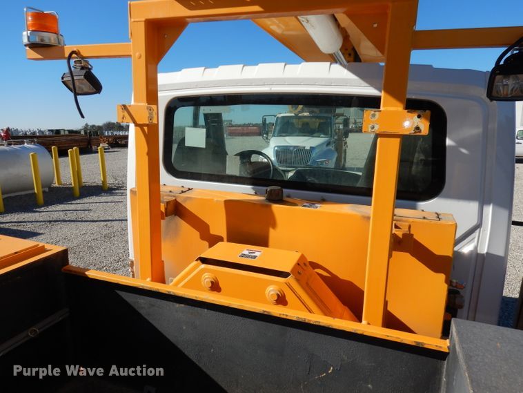 image for item DJ6922 2015 International 4400SBA  bucket truck