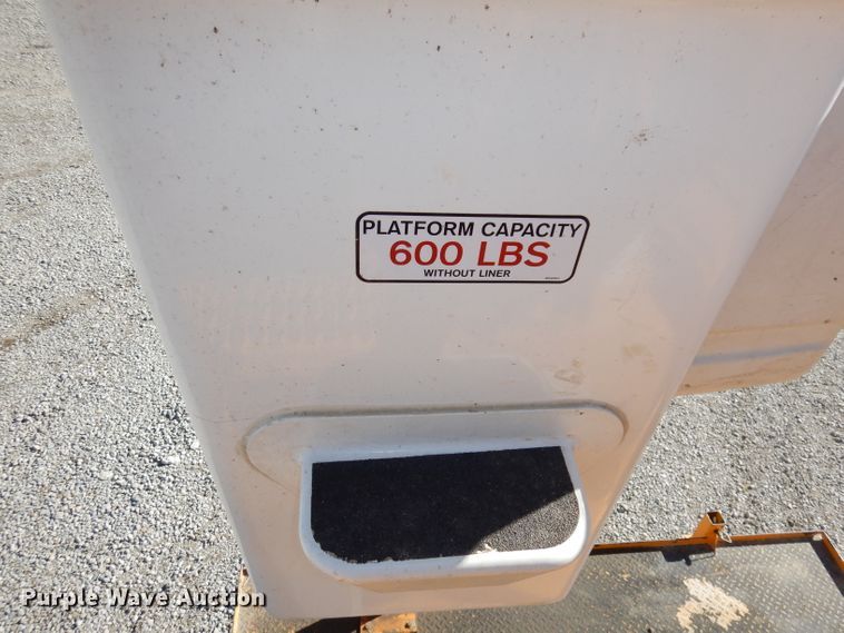 image for item DJ6922 2015 International 4400SBA  bucket truck