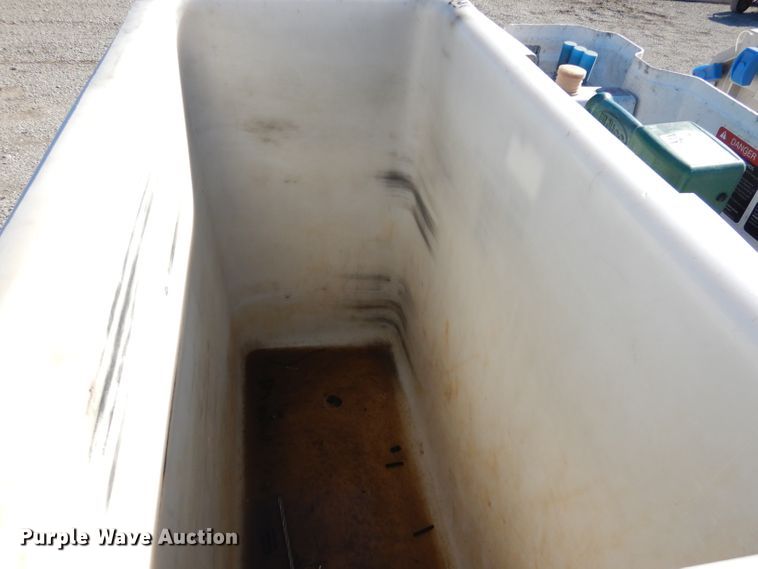 image for item DJ6922 2015 International 4400SBA  bucket truck