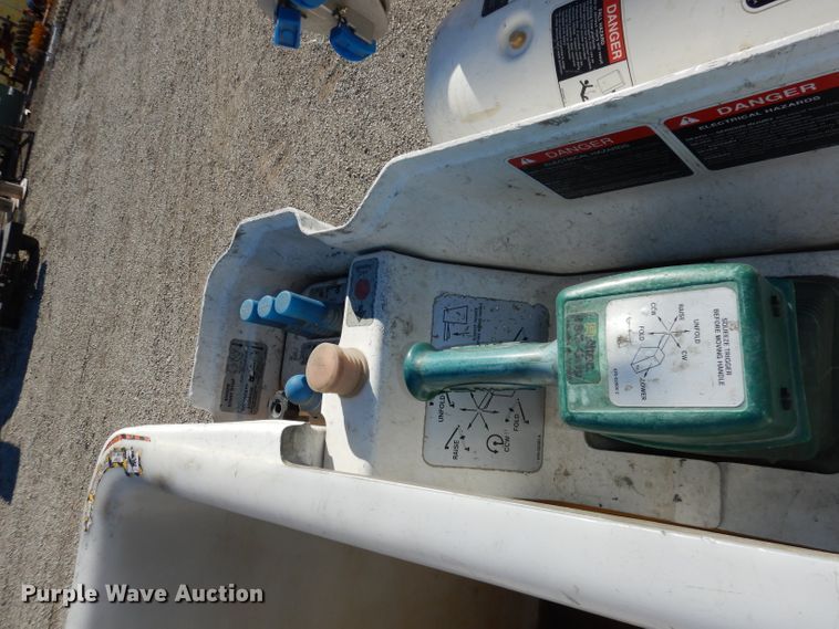 image for item DJ6922 2015 International 4400SBA  bucket truck