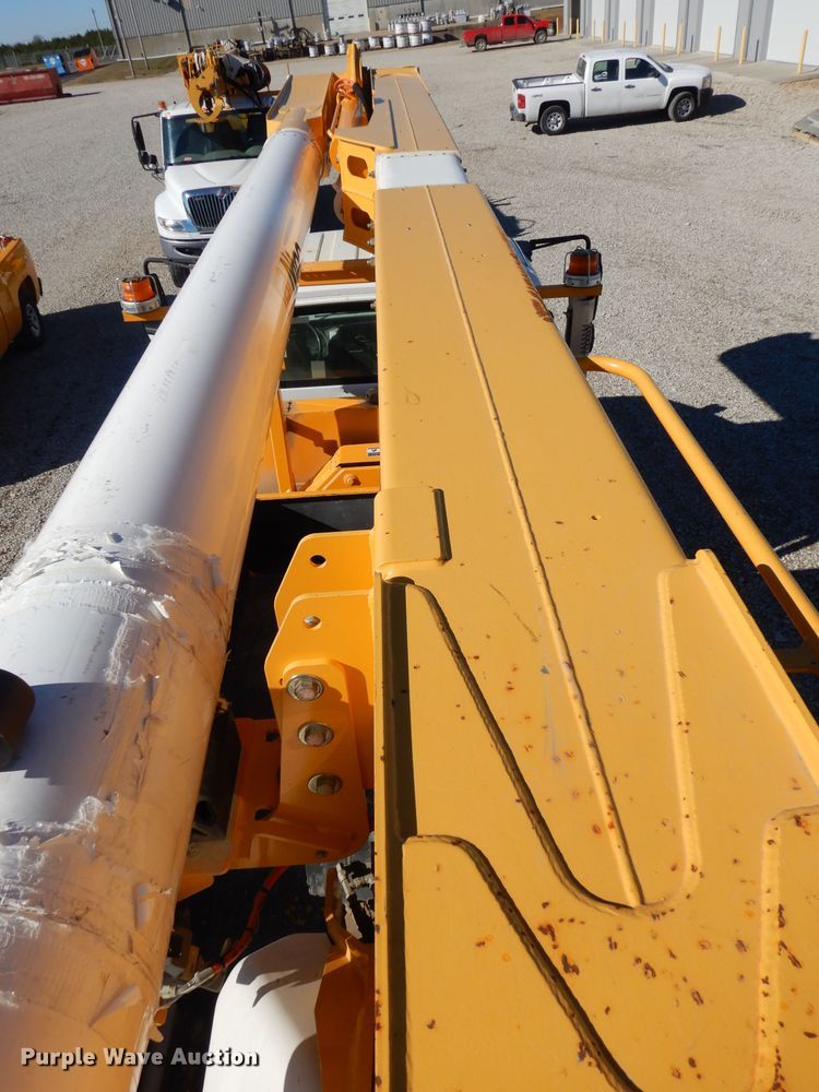 image for item DJ6922 2015 International 4400SBA  bucket truck