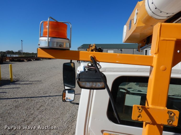 image for item DJ6922 2015 International 4400SBA  bucket truck