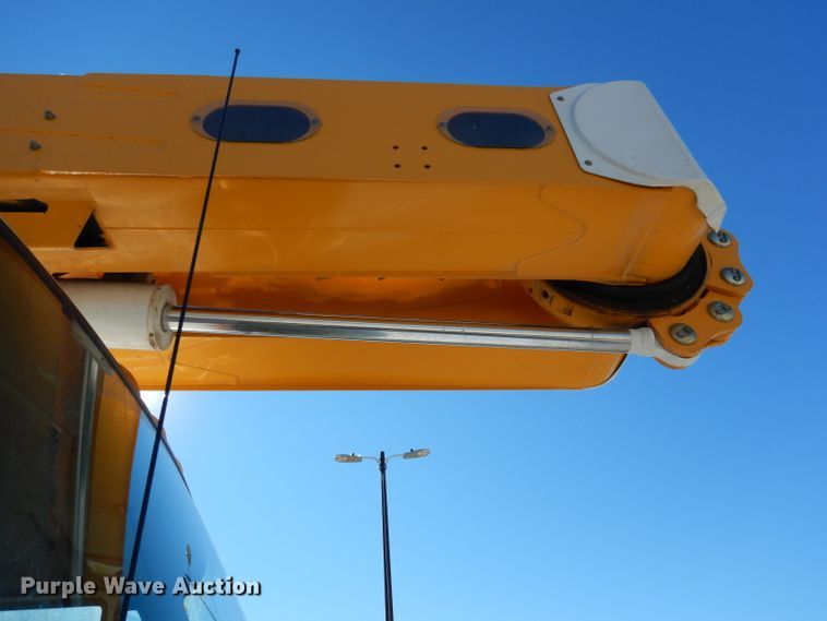 image for item DJ6922 2015 International 4400SBA  bucket truck