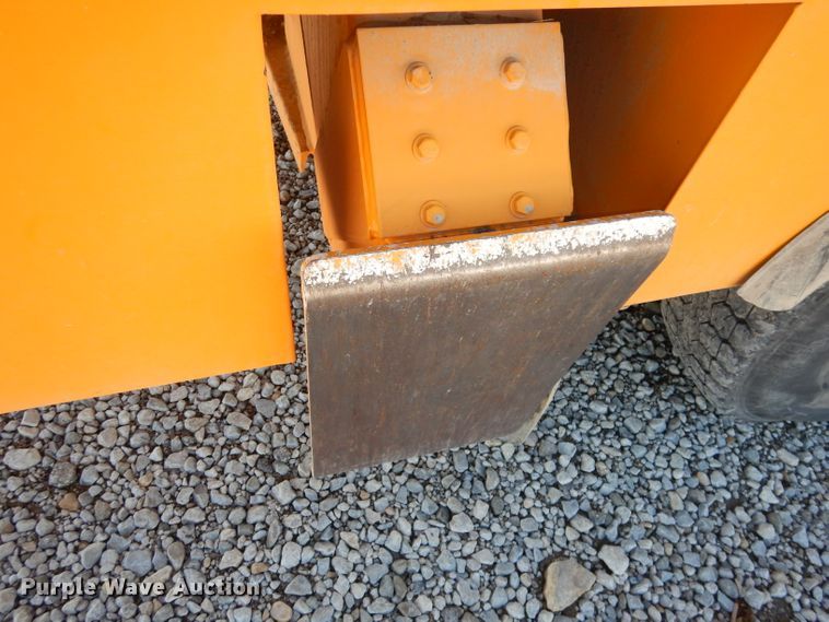 image for item DJ6922 2015 International 4400SBA  bucket truck