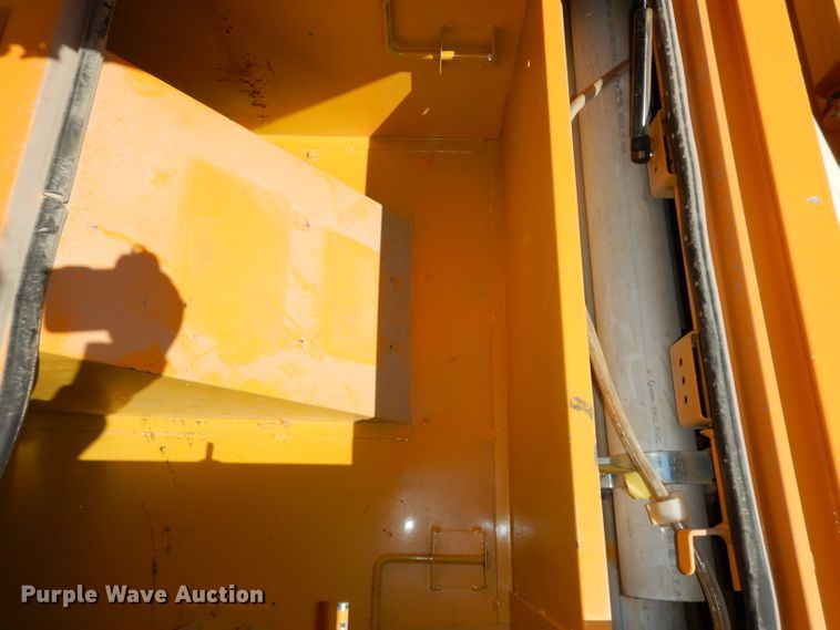 image for item DJ6922 2015 International 4400SBA  bucket truck