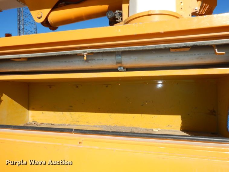 image for item DJ6922 2015 International 4400SBA  bucket truck