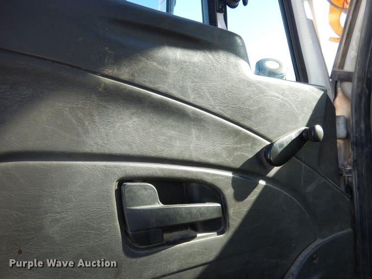 image for item DJ6947 2015 International DuraStar 4400  digger derrick truck