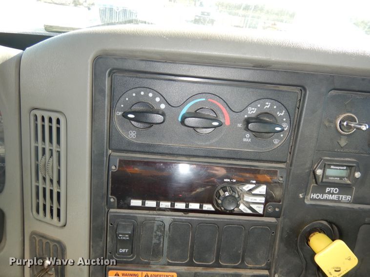 image for item DJ6947 2015 International DuraStar 4400  digger derrick truck